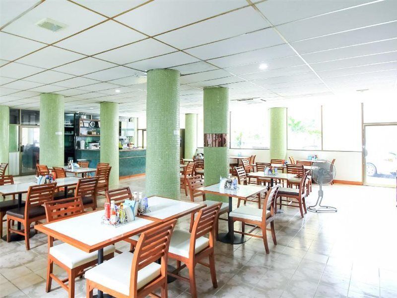 Crown Bts Nana Hotel Bangkok Exterior foto